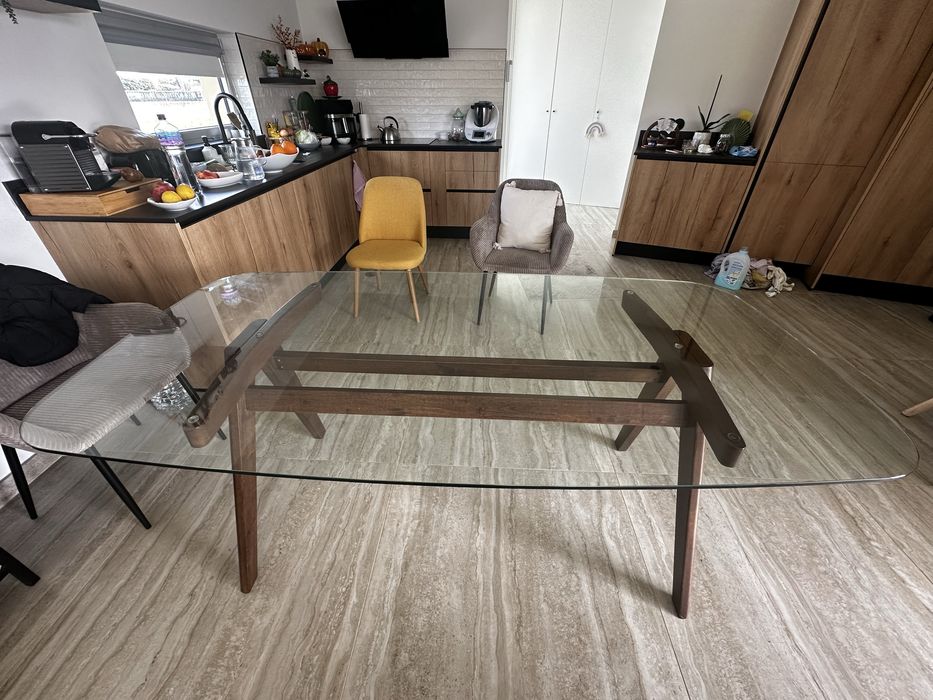 Mesa de vidro do gato preto