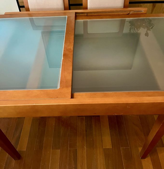 Mesa de Jantar Extensível em Cerejeira (110cm a 220cm)