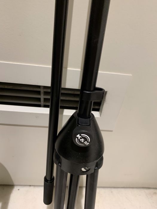 Vendo 2 tripés / suportes profissionais K&M