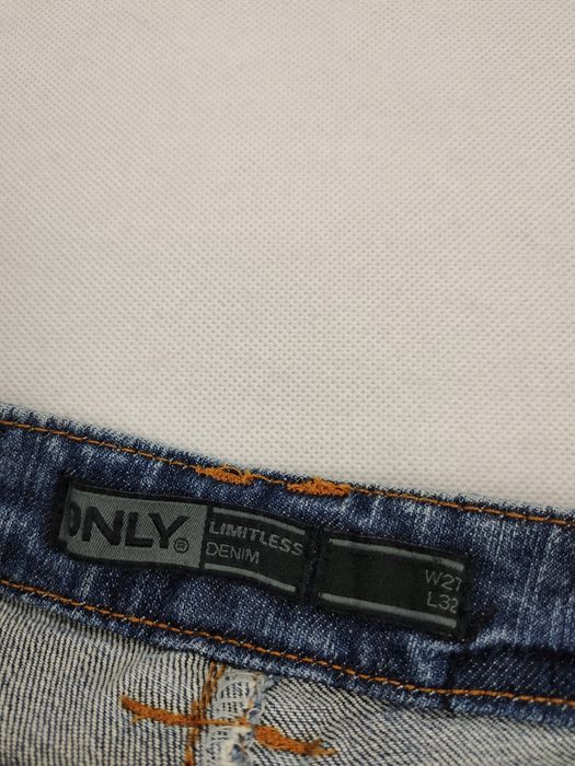 Only jeansowe spodnie prosta nogawka z przetarciami w27 l32