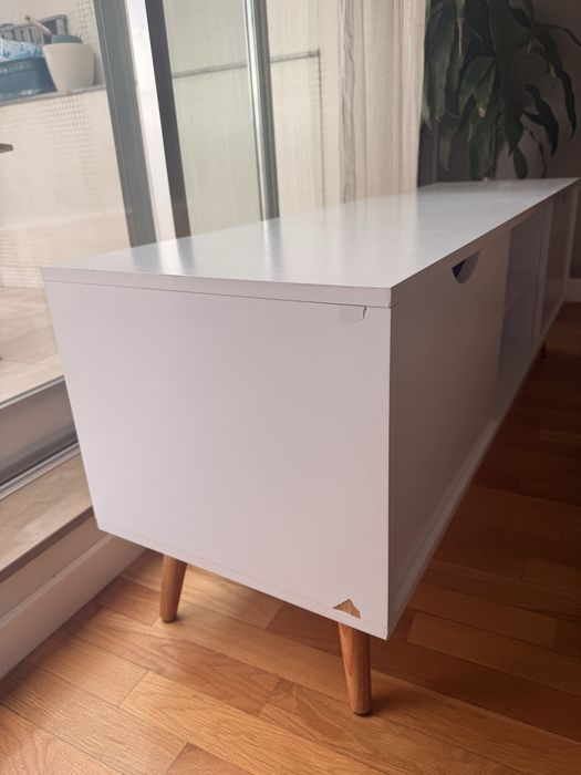 Movel de TV branco estilo nordico