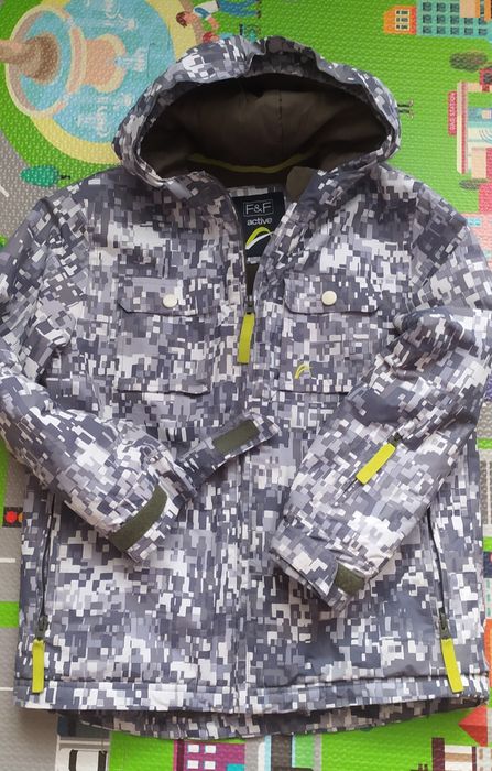 Непромокна весняна куртка сезону весна-осінь б/у на зріст 134-140см