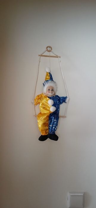 Palhaço no baloiço, novo