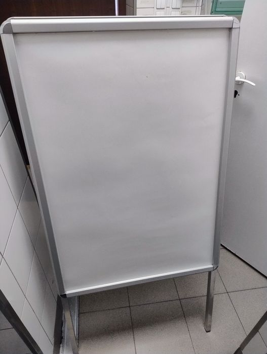 Potykacz reklamowy na plakaty