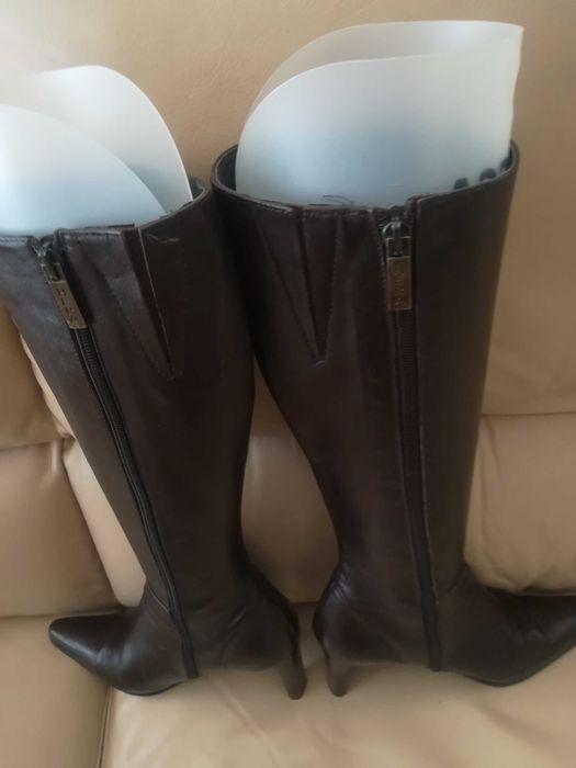 Botas de cano alto em pele