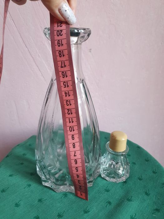 Графін з пробкою