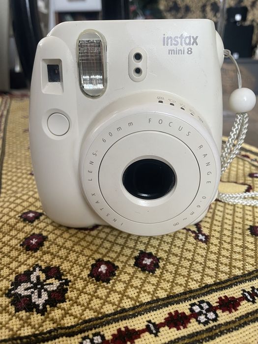 Продам Камера миттєвого друку Fujifilm Instax Mini 8 Smoky White