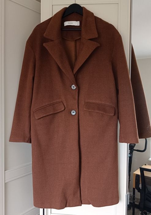 Bershka brązowy czekoladowy płaszcz bez podszewki trencz