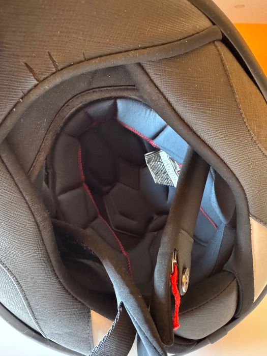 Capacete preto pouco uso