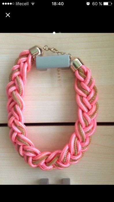 Трендова масивна прикраса на шию