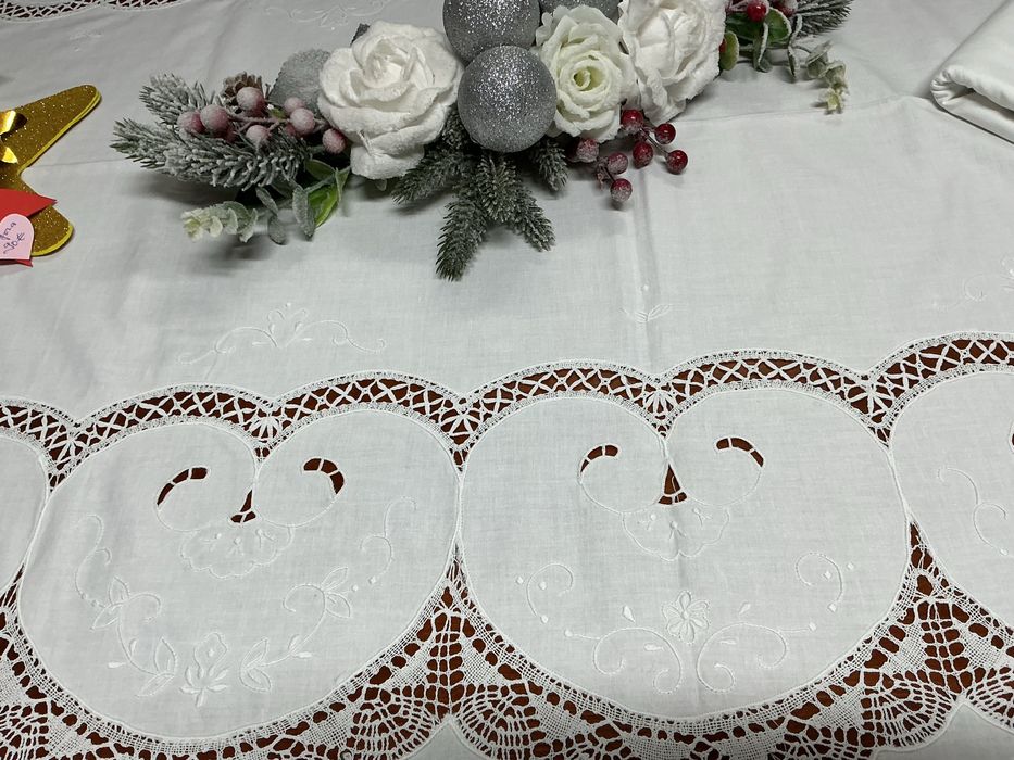 Toalha bordada a mao com rendas de bilros