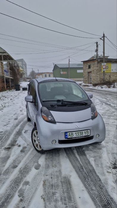 Mitsubishi i miev 2012 року , електромобіль