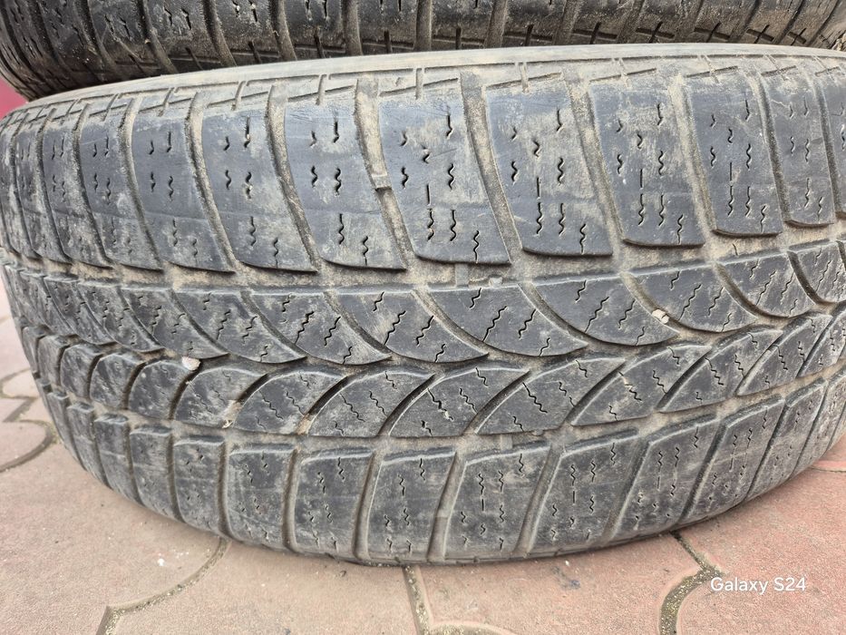 Зимова резина  225.55r16