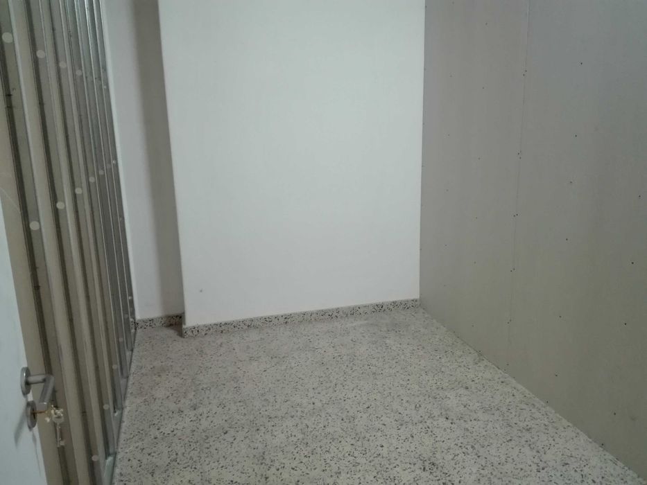 Arrecadação com 10 m2 na Damaia