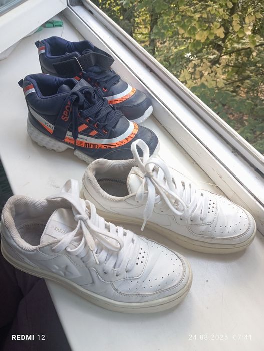 Кроссовки на мальчика.