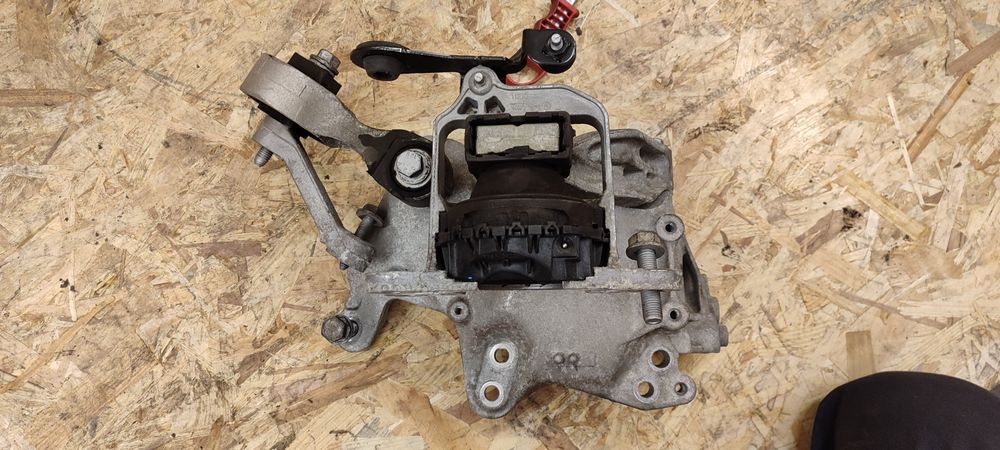 Renault Trafic 3 1.6 dci mocowanie łapy silnika skrzyn L/Pi