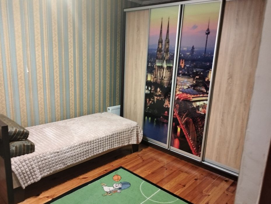 Двушка  район ж/,д, прикордонно Академії, центр