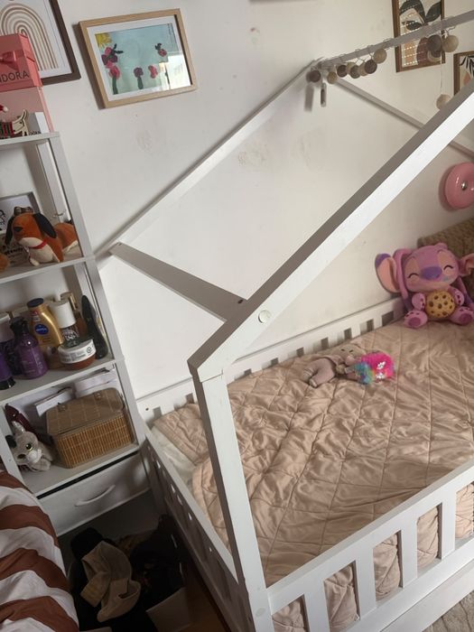 Cama Montessori com gavetas