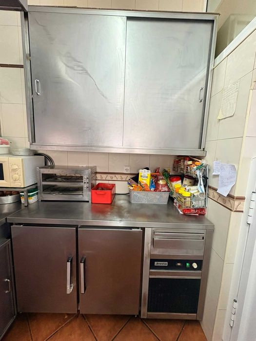 Artigo 17 - Armário suspenso profissional em inox