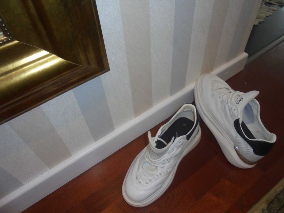 Sprzedam modne, eleganckie, skórzane adidasy