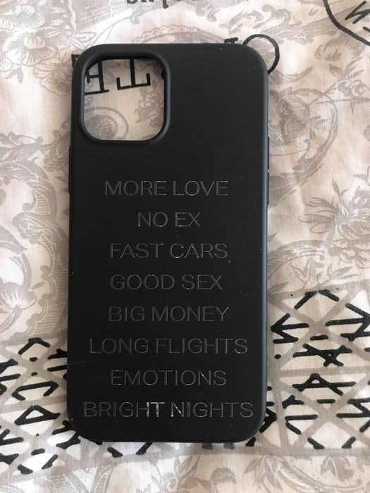 Чехол на айфон12