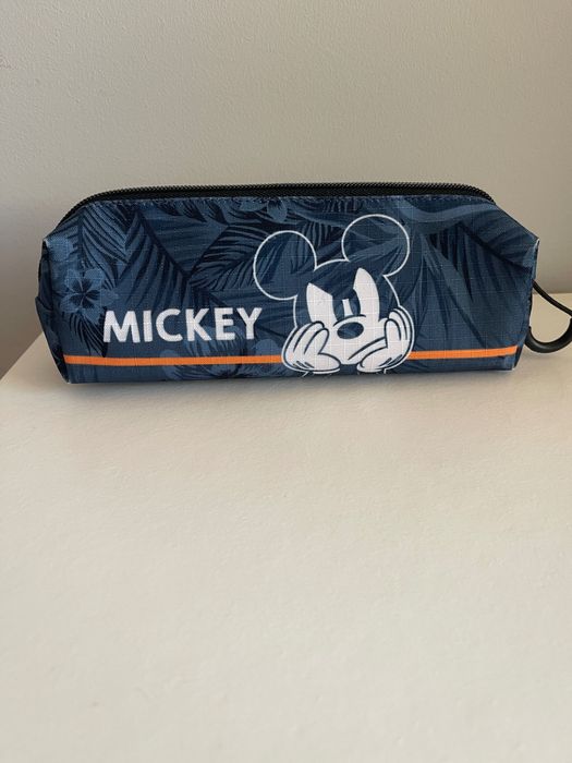 Vende-se Vários Estojos