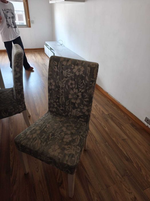 Conjunto de Sala de Jantar – Mesa Extensível + 6 Cadeiras