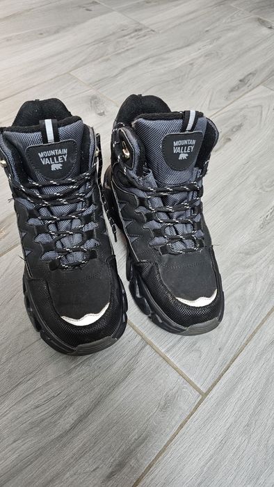 Зимові кросівки  б/у