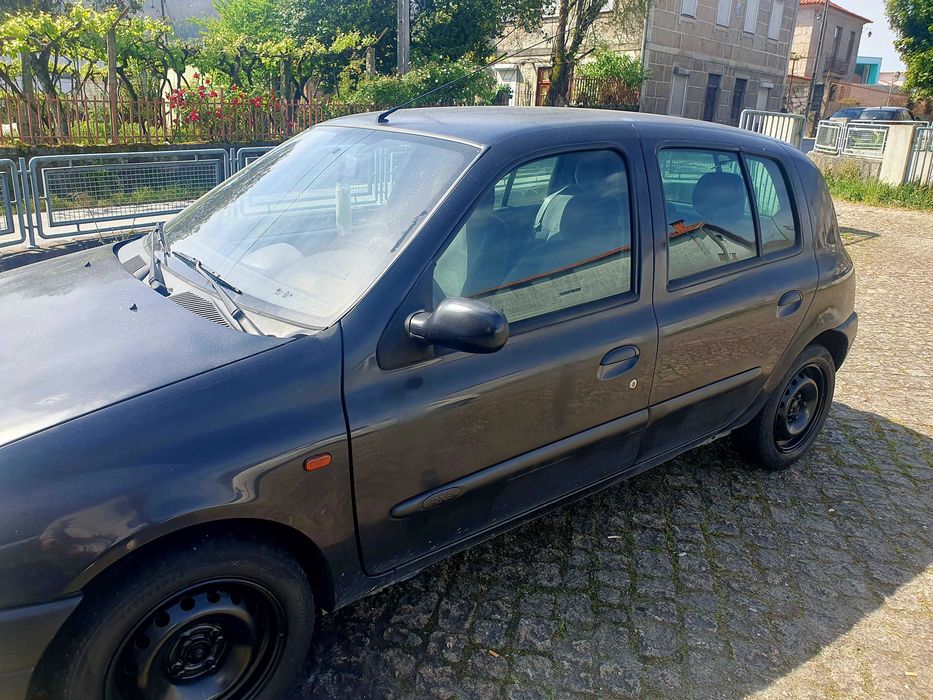 Renault clio 1.2 Ano 2000/12.  280 mil quilómetros