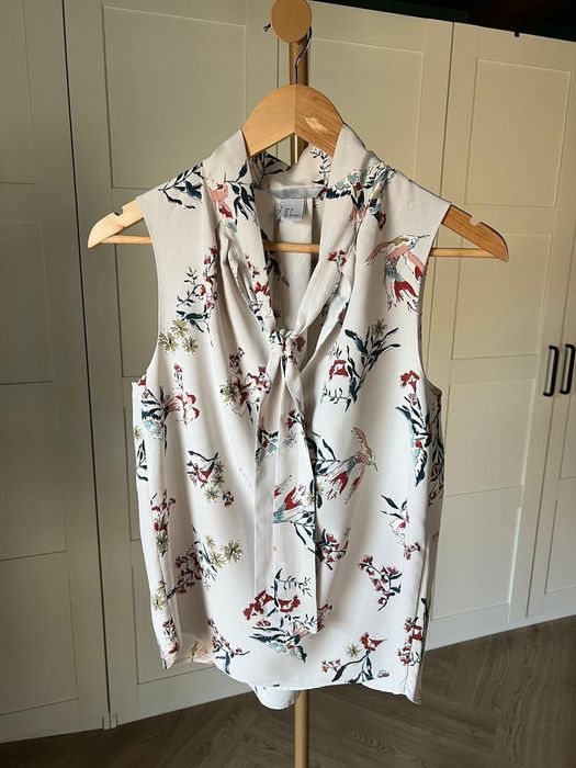 Kremowa elegancka bluzka w kwiatki rozmiar 36 S marki H&M
