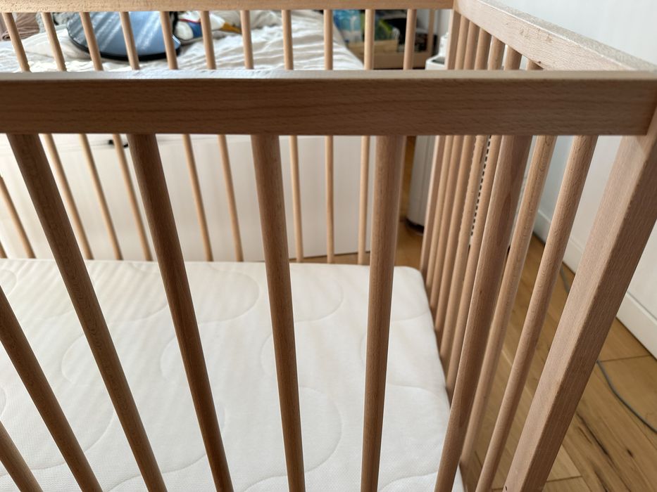 Łóżeczko dziecięce z materacem