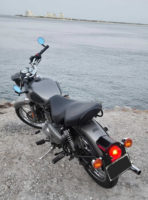 Royal Enfield Classic 500 Gunmetal Grey (2018) – 18.172km / Full LED / Motor 500cc + Lote Completo de Peças/Extras