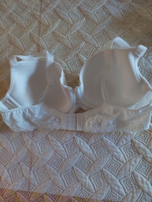 Soutien branco marca Kiabi,  tamanho 95D