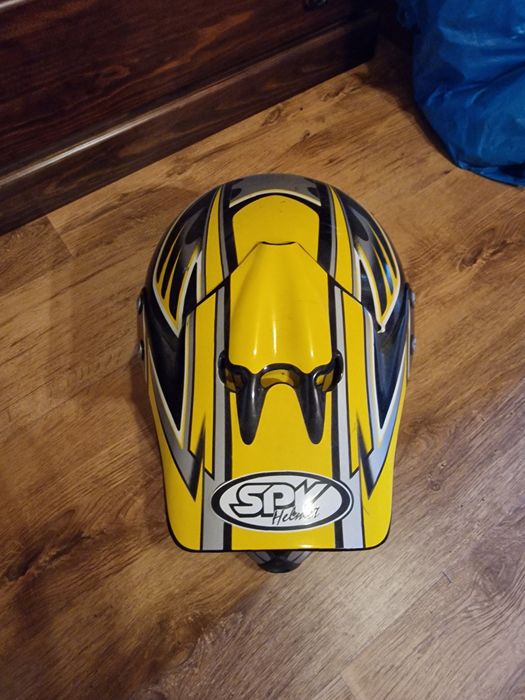 Capacete motocross Spy, Cotoveleiras, Joelheiras e Luvas.
