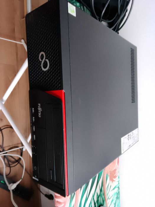 Komputer stacjonarny Fujitsu 4GB