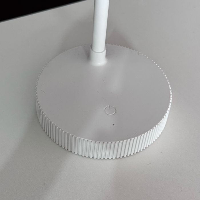 Lampka nocna ozdobna ryflowana w paski USB apple ikea home you