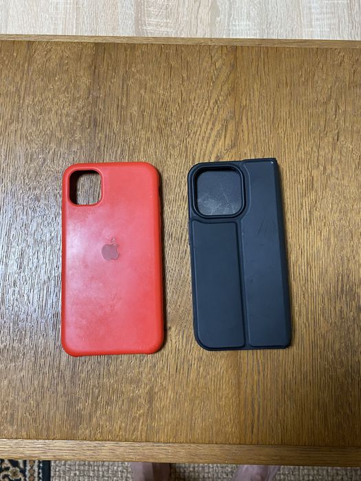 Чехли на iPhone 11 та 15.
