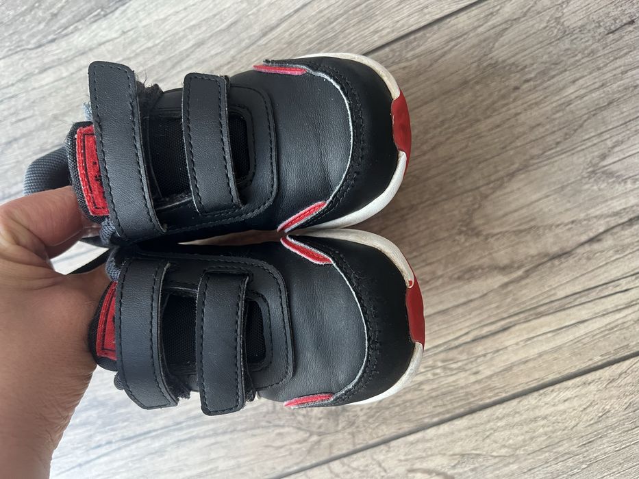 Кросівки adidas дитячі