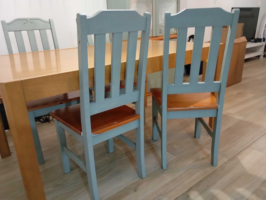 Mobília Jantar c/Mesa Extensível + 4 Cadeiras + Móvel cristaleira