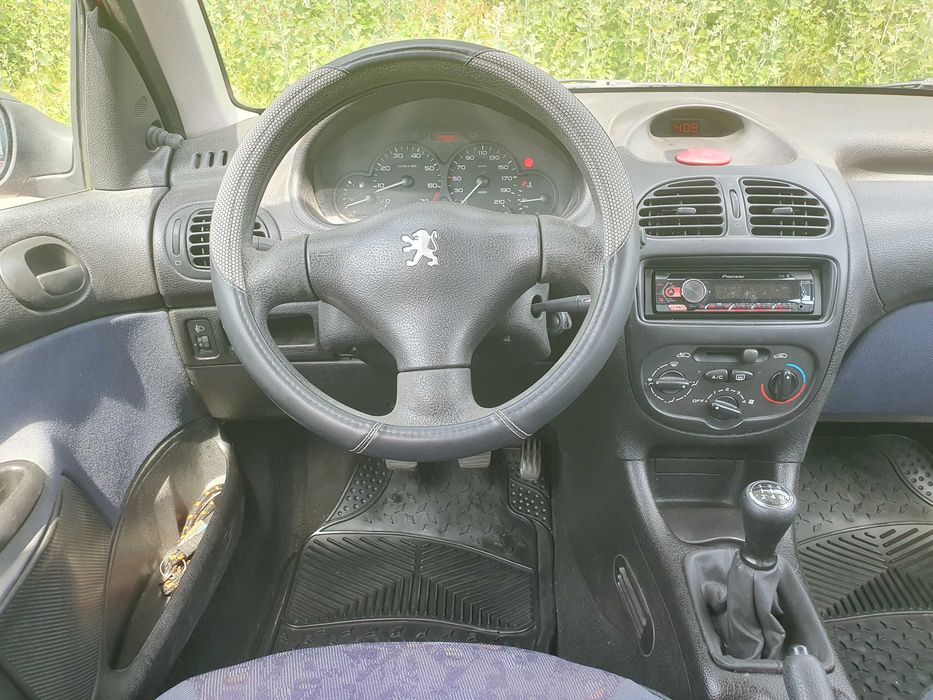 Peugeot 206 XR Présence 1.1 5 Portas
