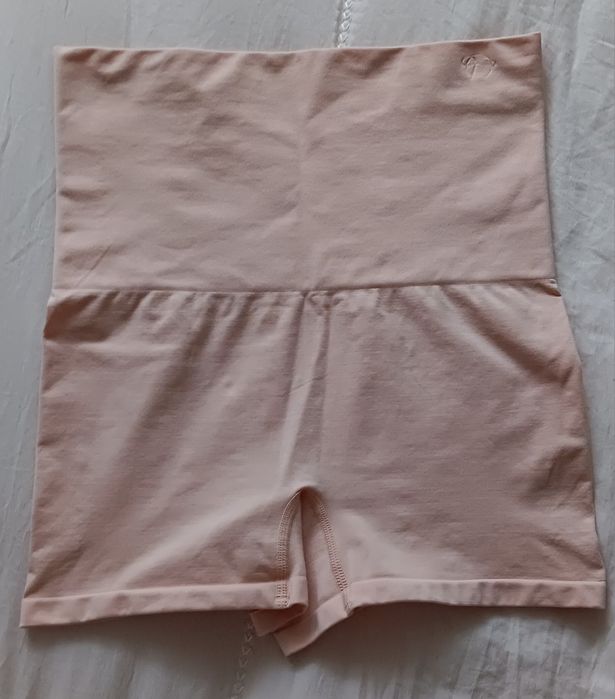 Triumph Soft Sculpt Bandeau Short szorty modelujące rozm. 40