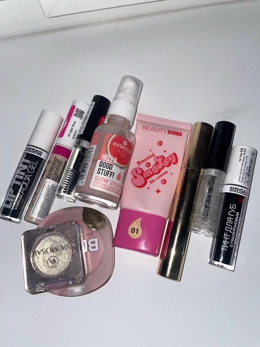 Можливо хтось зможе подарувати якусь косметику дуже потрібна буду вляч