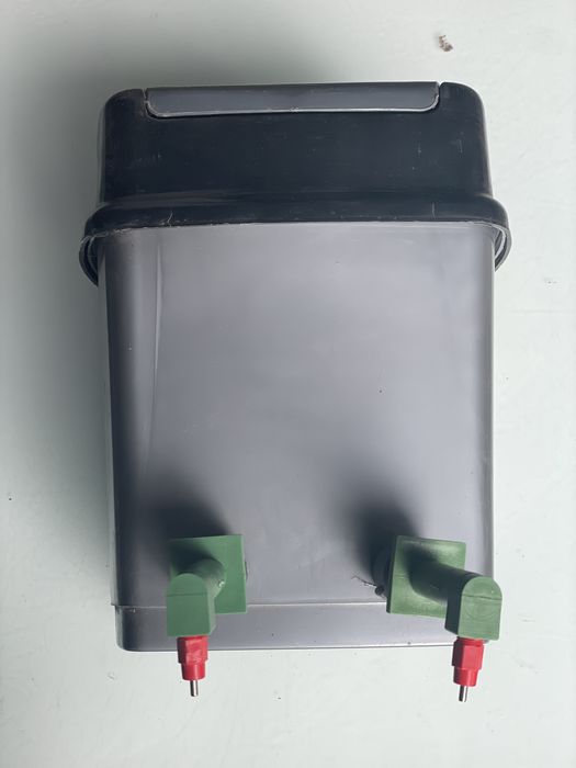 Поїлка ніпельна для кролів та птиці