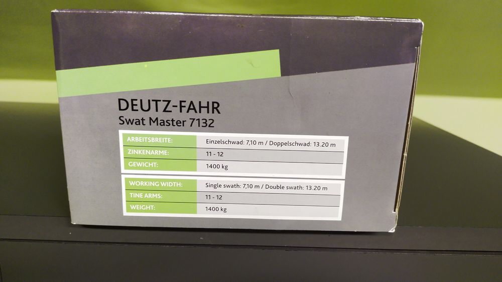 Universal Hobbies Zgrabiarka Deutz fahr jak siku britains 1 32