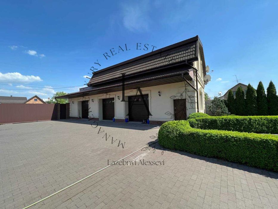 Новый Особняк Общая площадь 950м.Дом 577м.В самом Центре Козина.Без-%