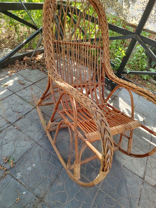 Плетеное кресло качалка