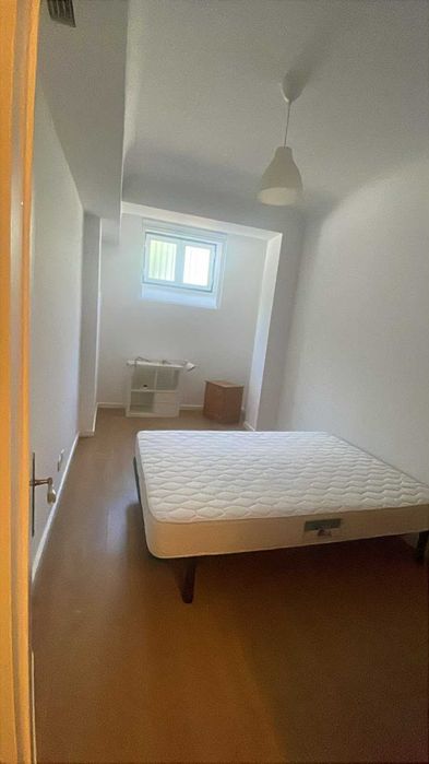 Quarto junto à estação Roma - Areeiro