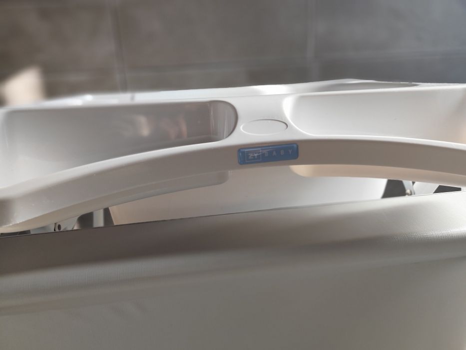 Banheira com muda fraldas em muito bom estado