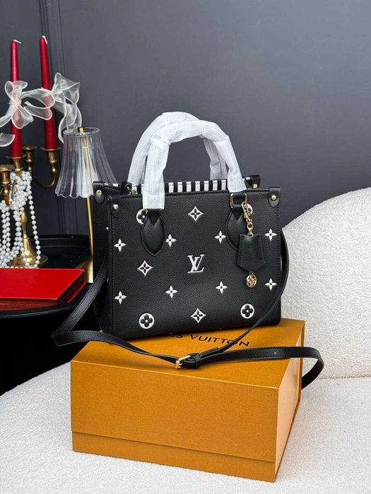 Сумка Louis Vuitton Onthego PM Monogram