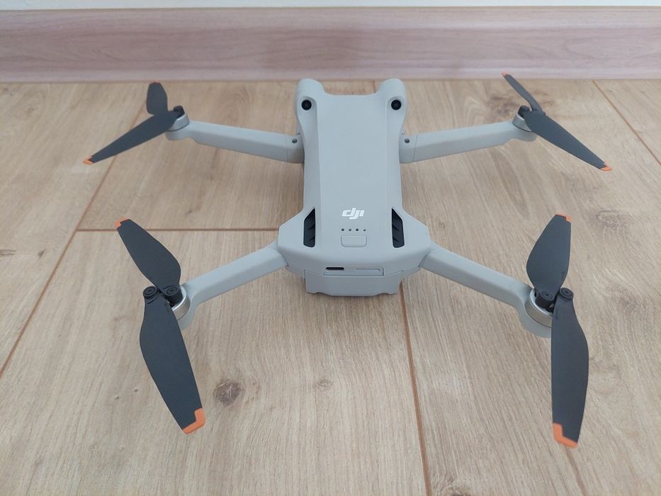 Квадрокоптер DJI Mini 3 Pro